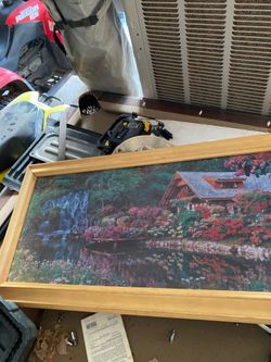 Wall decor lights up