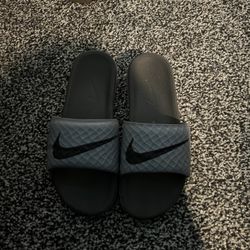 Black Nike Slides Size 8 Men’s 