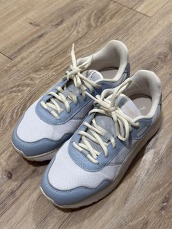 Puma sneakers Size 6-6.5