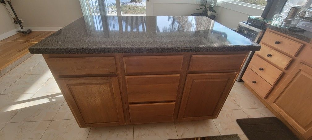 Kitchen Island 5 Ft X36 Inch. 12 Inch Overhang.