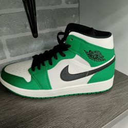 Jordan 1 Mid Pine Green 