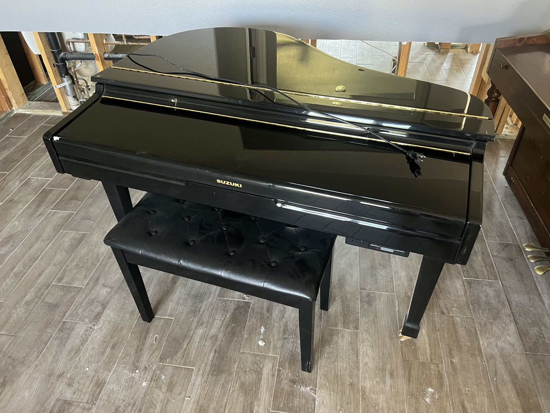 Suzuki Electric Baby Grand Piano