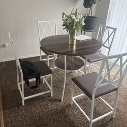 Expandable Dining Table W/ 4 Chairs