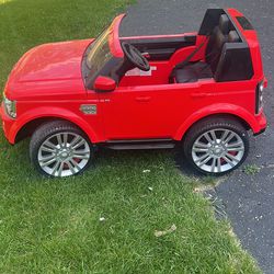 Kids 12V Land Rover Discovery Ride On SUV / Truck with Remote - Red. Works but May need a new battery soon. The charge doesn’t hold as long as it used