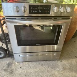 Frigidaire Electric Glass top Range