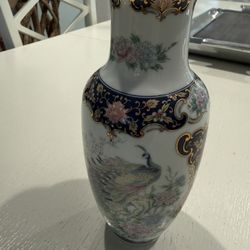 Vintage Asahi Peacock Gilt Trim Vase
