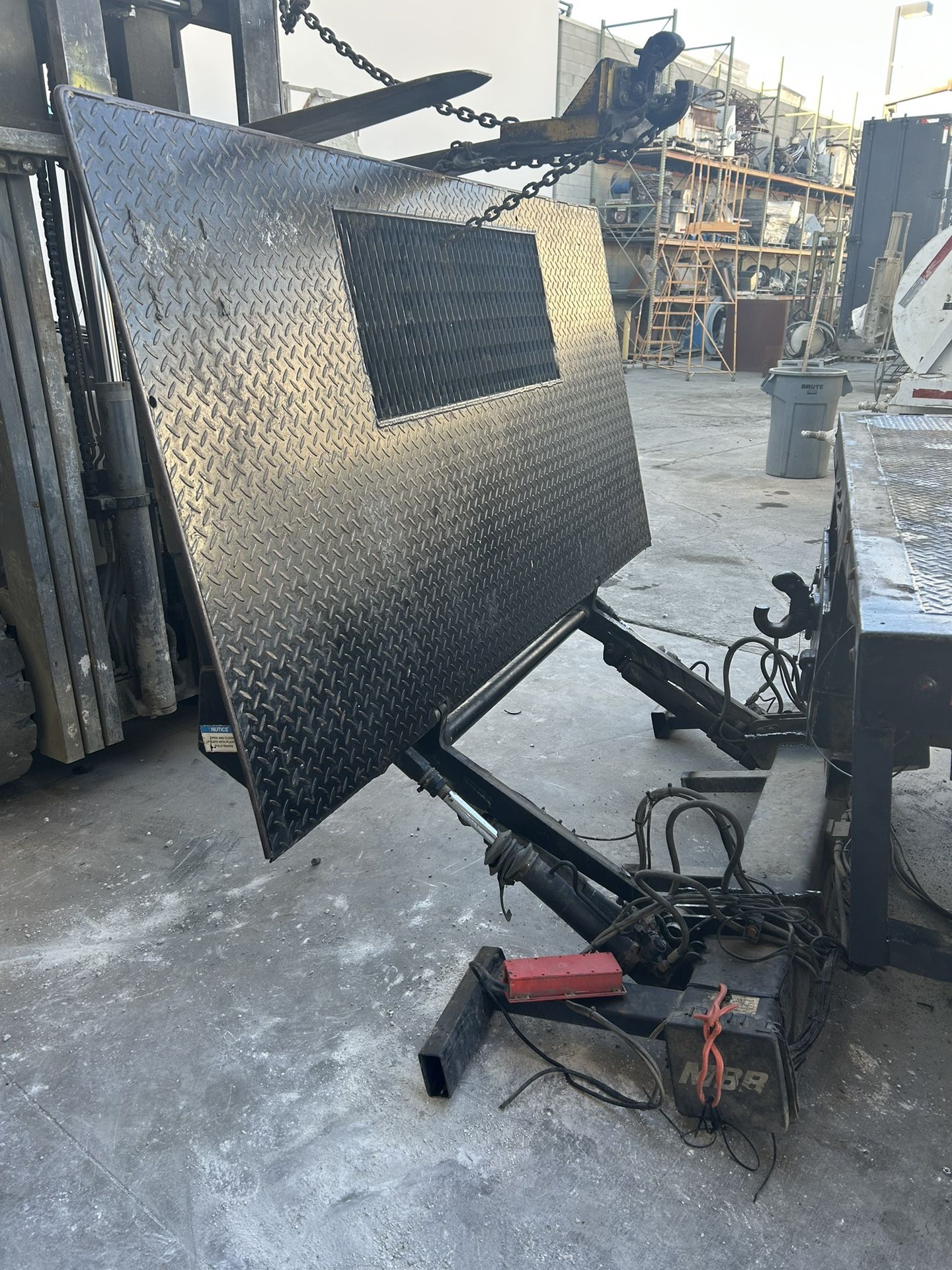 Hydraulic Liftgate