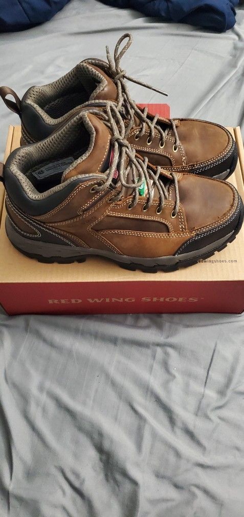 RED WING WORK BOOTS SIZE 8.5