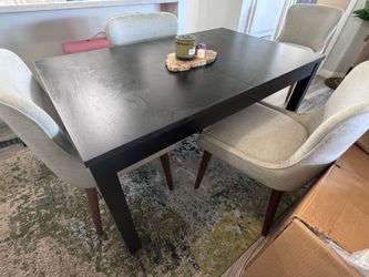 Black extendable rectangle dining table
