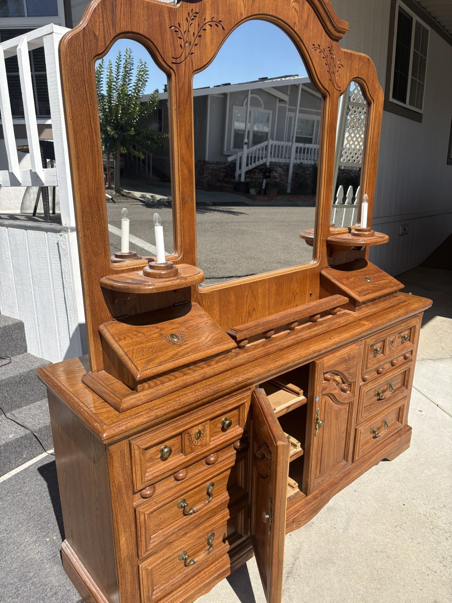 FREE Dresser With Mirror Hutch 