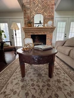 Round coffee table