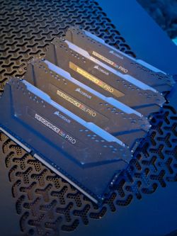32GB Corsair vengeance rgb pro