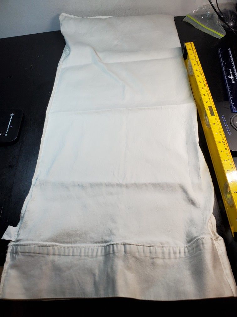 White Thick King Pillowcase 100% cotton
38"*19" Net weight 10.5oz
Machine wash separately in warm water. Do not bleach. tumble dry on a low temperatu