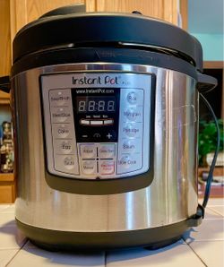 InstaPot Lux 6 quart. Perfect Condition