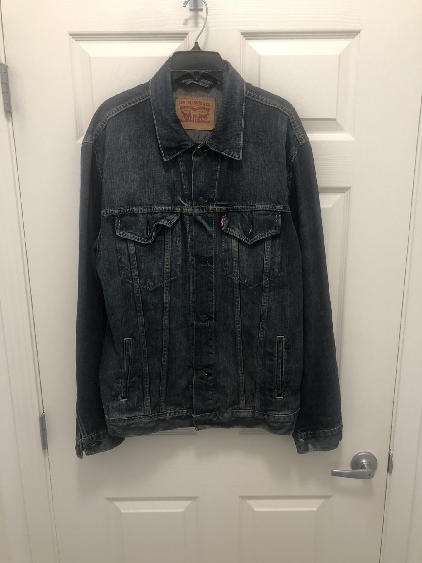 Levis blue denim jacket Size Is XL