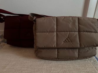 Sport handbags. Carteras tipo sport. Color: Beige and burgundy. (Together o separately).