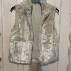 Dress Barn faux fur Vest Size S soft reversible Ivory