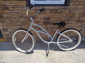 Electra cruiser bike