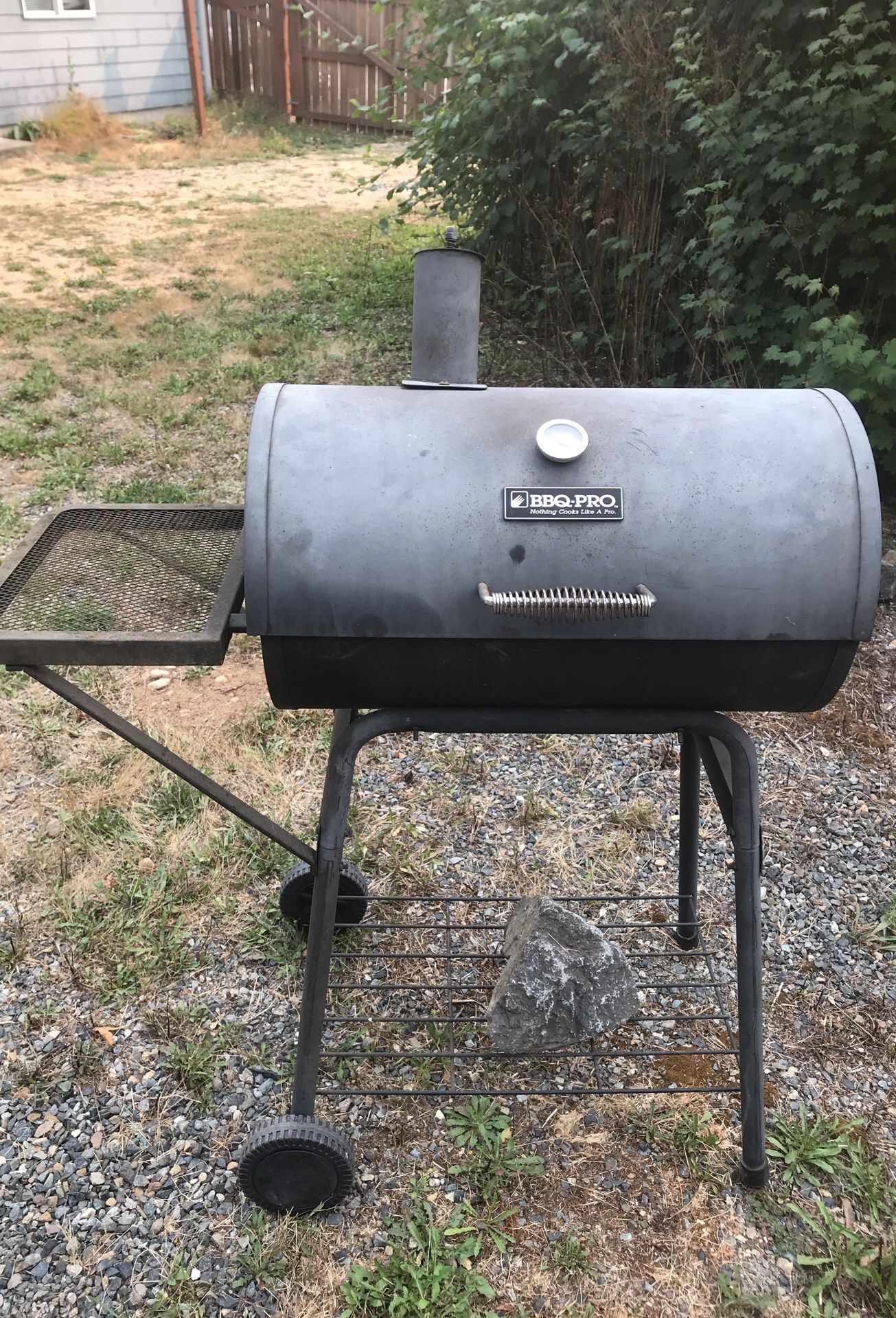 BBQ-Pro charcoal grill