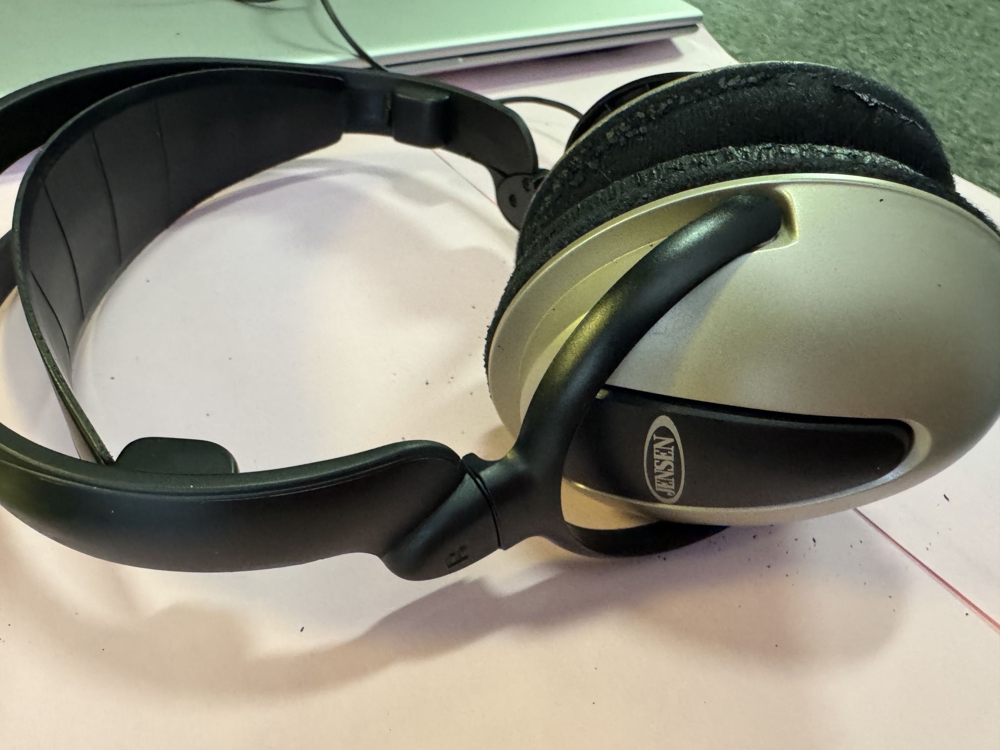 JENSEN NOISE CANCELING HEADPHONES