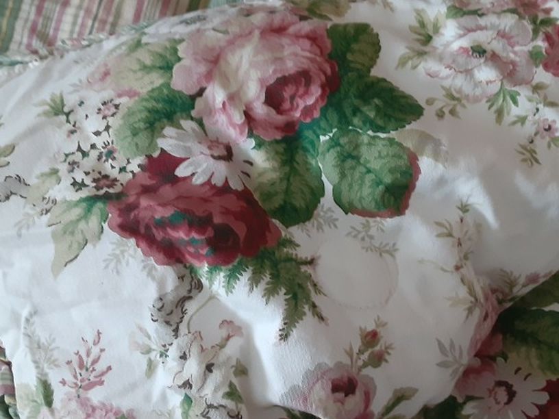 Queen Comforter Cabagge Roses/ Stripes