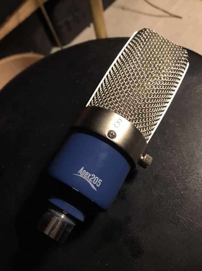 Apex 205 ribbon microphone