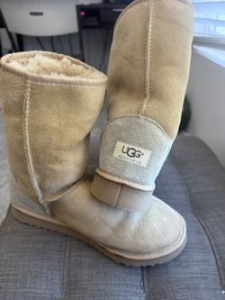 Uggs Size M7 Good Condition . Only Worn Once .