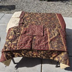 Luxurious Down Comforter w/ pillow covers