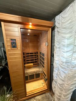 Clearlight Essential CE-1 One-Person Infrared Sauna — Excellent Condition