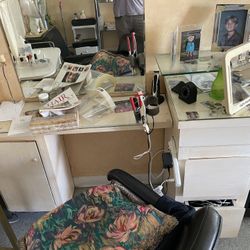 Salon Stations, Nail Station 