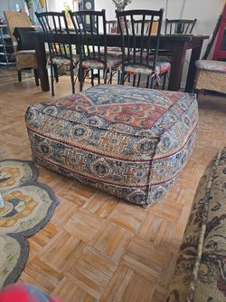 Loloi Floor Pouf Ottoman in Great Condition