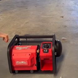 Milwaukee Air compressor M18