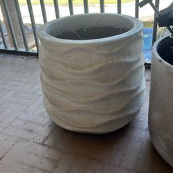 Price REDUCED AGAIN. NEEDS TO GO Large Ceramic Pot