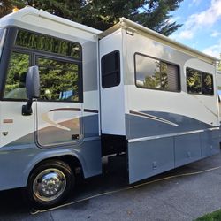 2006 Itasca 30ft Class A Double Slide Very Low Miles Fully Equipped 