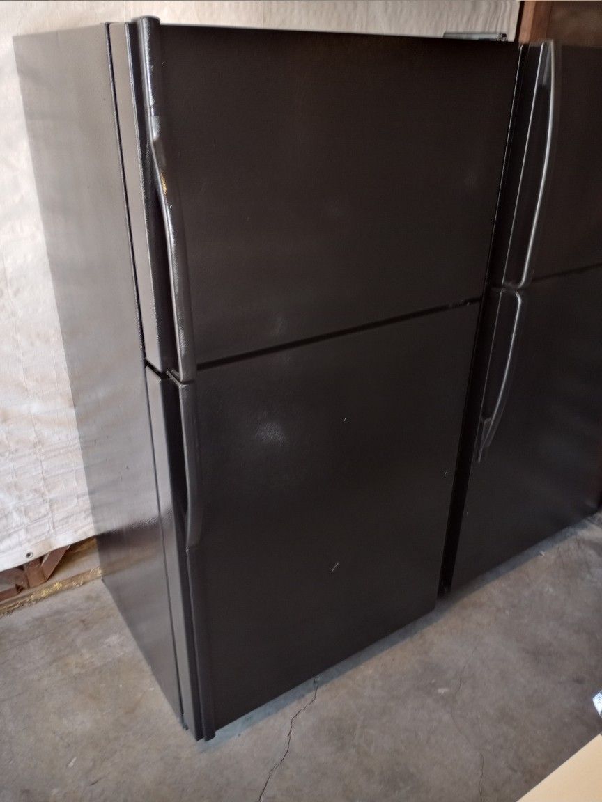 Refrigerator Black 32x65