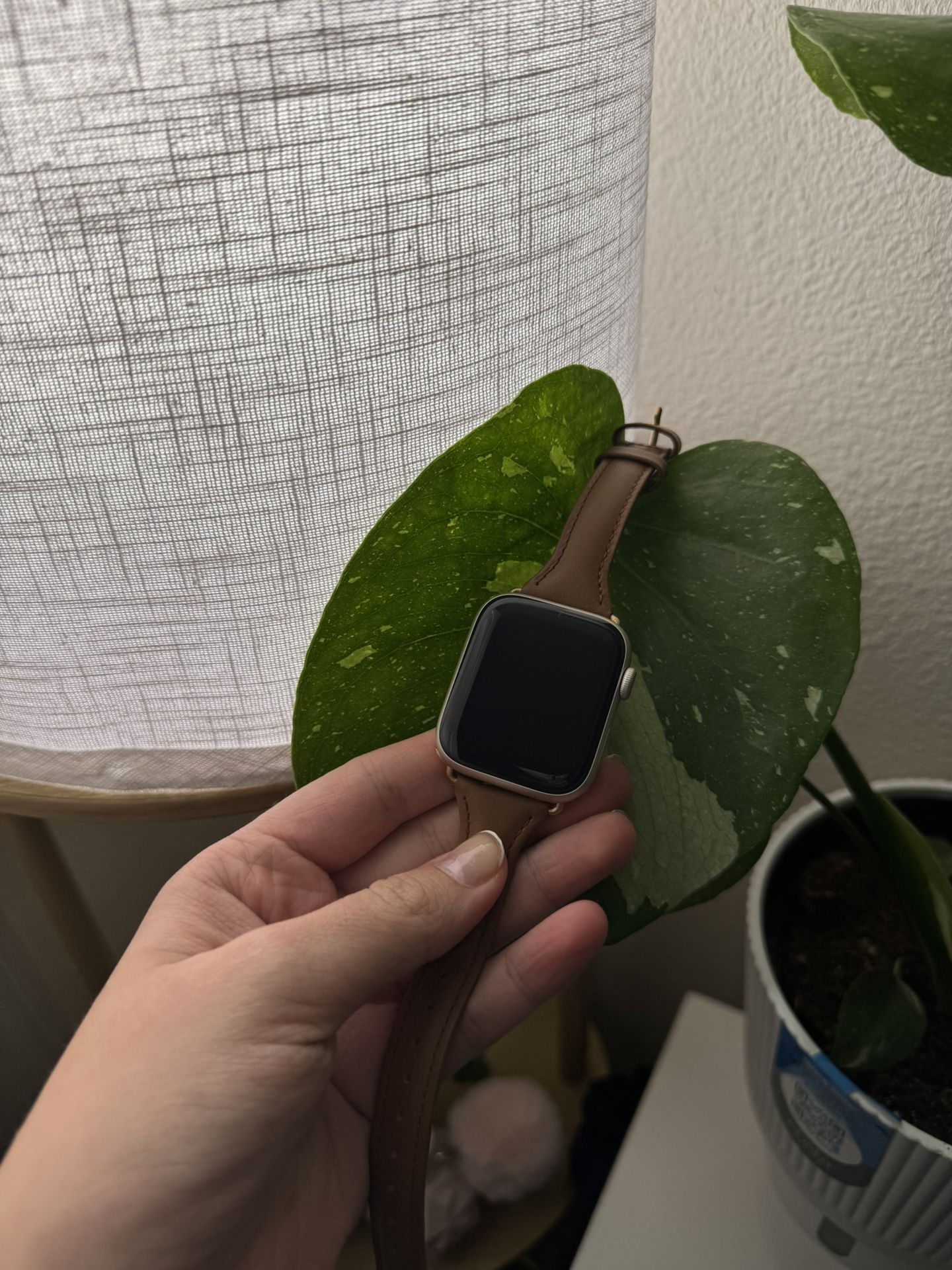 Apple Watch SE (44mm, Starlight, GPS + Cellular) – Excellent Condition!