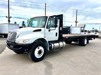 2018 International 4300 26’ Flatbed