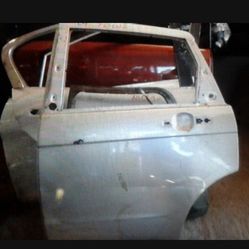 2,0,0,9 Ford Focus Left Rear Door