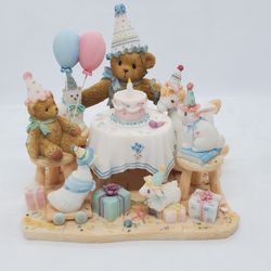 2002 Cherished Teddies AGGIE BIRTHDAY FIGURINE LIMITED 104029 SIGNED AUTOGRAPH 

MINT CONDITION,  STORED IN THE BOX, COMES WITH ORIGINAL PACKAGING

Ag