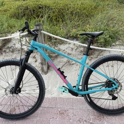 Mountain Bike Cannondale Trail 29” L frame