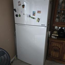 Refrigerator LG