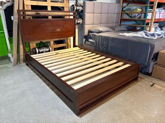 Traditional Full-Size Bed Frame in Brown