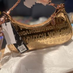 🌟 Von Dutch Fuzzy Mini Bag Set – NEW w/ Wristlet + Shoulder Chain