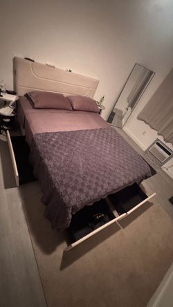 Cama Queen con colchón Queen