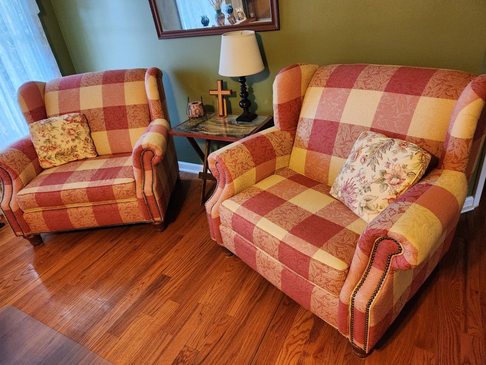 Broyhill Custom Ordered Double Wide Accent Arm Chair Set (2) w/ 4 Pillows. 36x39x38H. Price BOTH.