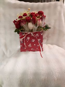 Floral candle arrangement