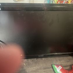 3 Gaming Monitors With One Double Wallmount 
