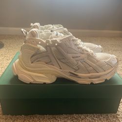 MEN'S RUNNER SNEAKER IN WHITE