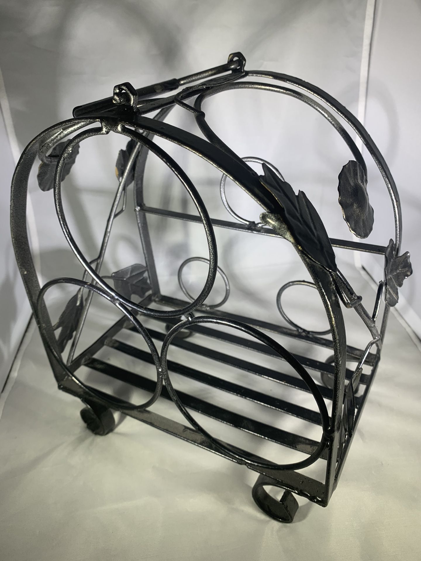 Grape Leaf Metal Wine Rack