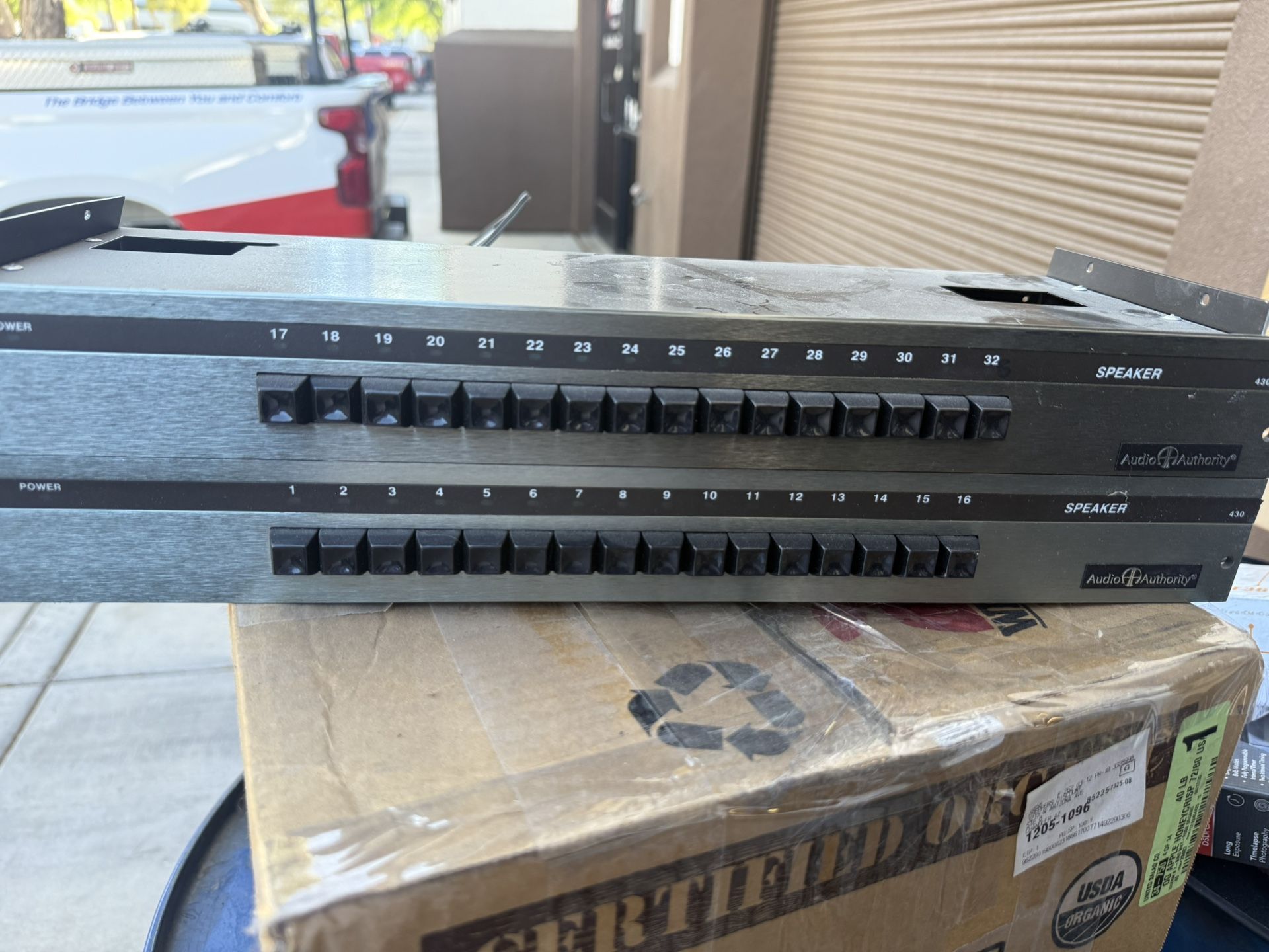 Audio Authority commercial Professional speaker selector switcher 430/32